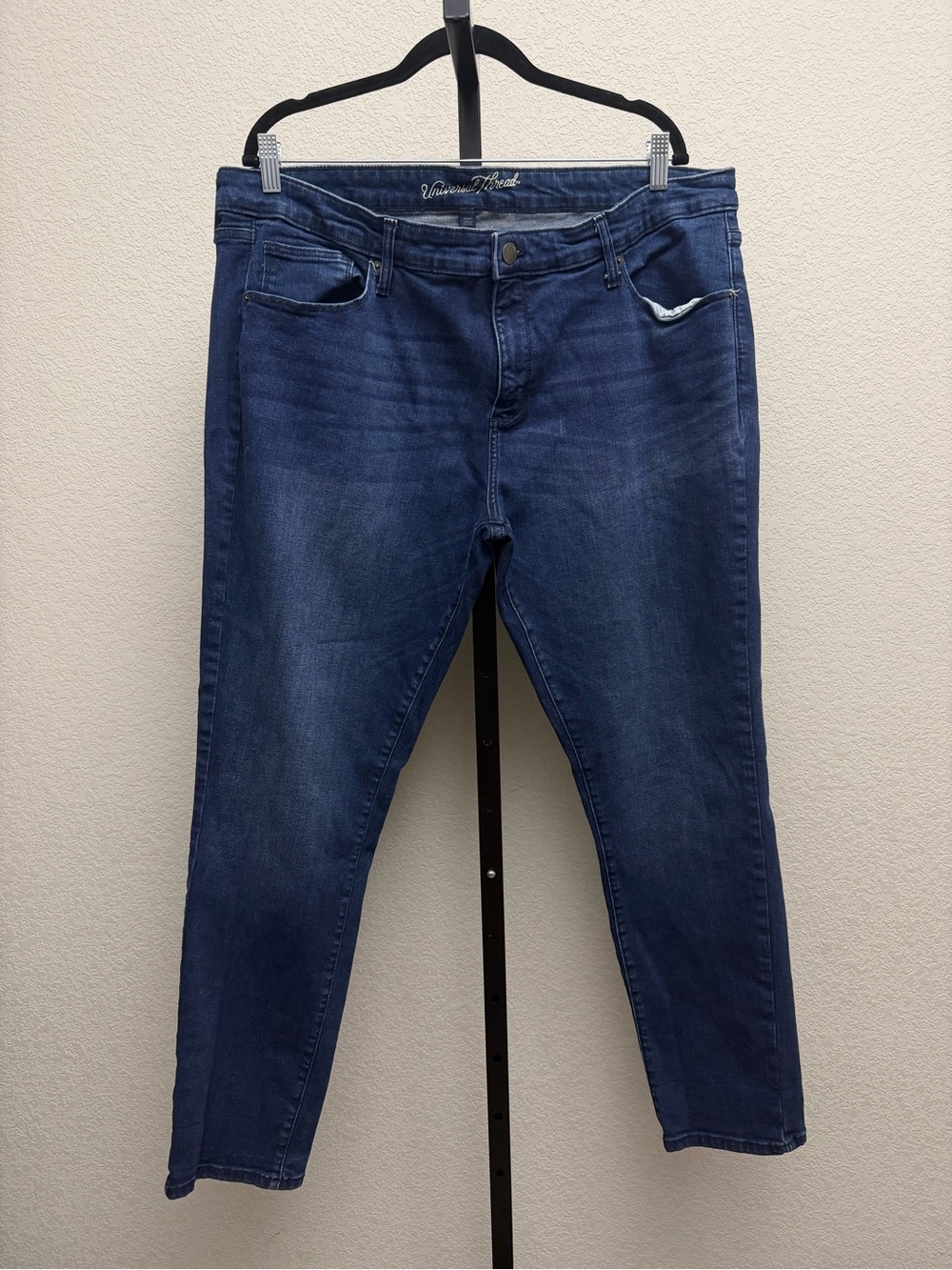 Universal Thread Women’s Plus Dark Wash Skinny Leg Jeans